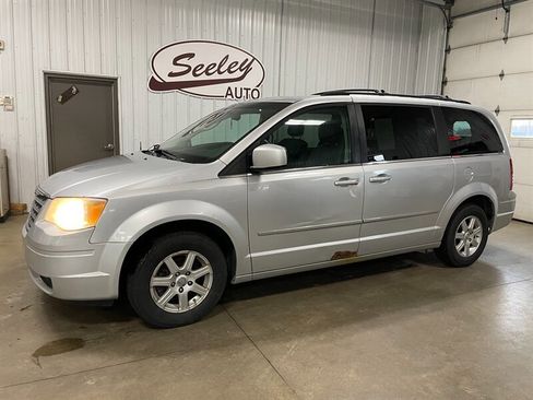 Used 2010 Chrysler Town & Country Touring Plus FWD image 1