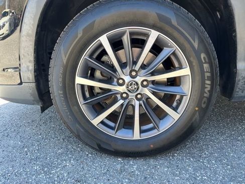 Used 2017 Toyota Highlander XLE FWD image 34
