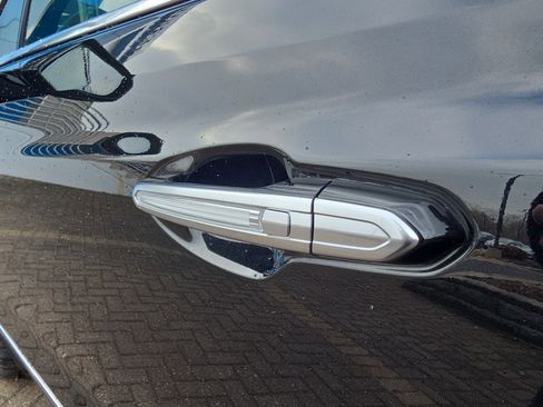 Used 2025 Cadillac XT5 Premium Luxury image 12