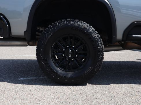 Used 2024 Chevrolet Silverado 2500 ZR2 w/ Technology Package AWD/4WD image 12
