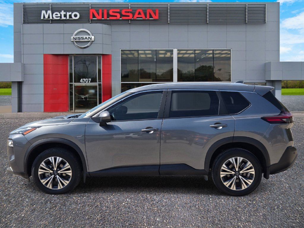 Used 2023 Nissan Rogue SV w/ SV Premium B Package FWD image 3