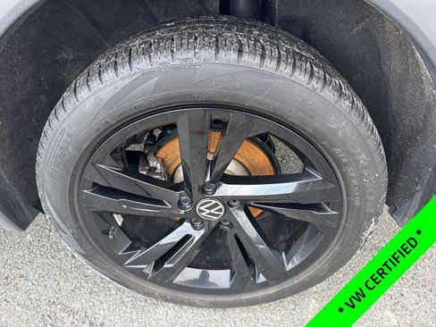 Certified 2024 Volkswagen Tiguan SE R-Line image 11