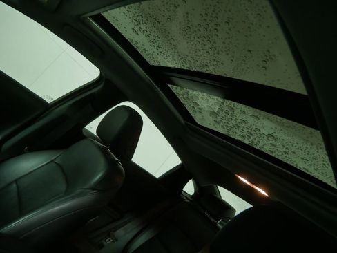 Used 2017 Chevrolet Malibu Premier w/ Premier Sun and Wheel Package image 10