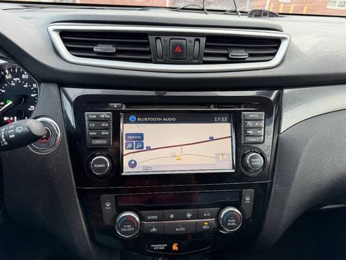Used 2015 Nissan Rogue SL AWD/4WD image 16
