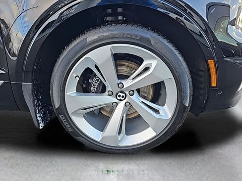 Certified 2022 Bentley Bentayga image 16