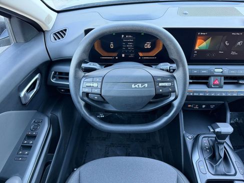 Used 2025 Kia K4 FWD image 33