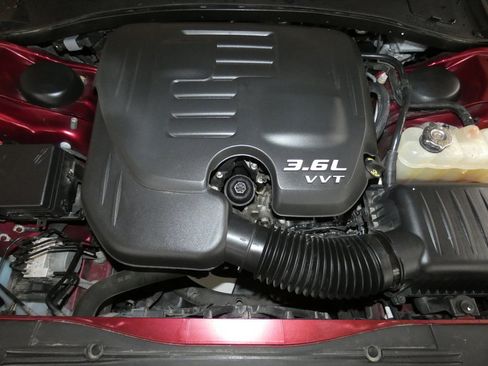 Used 2017 Chrysler 300 Limited image 24