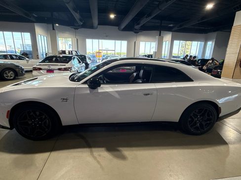 Used 2024 Dodge Charger Daytona R/T w/ Plus Group AWD/4WD image 8