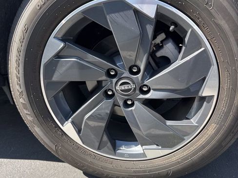 Certified 2025 Nissan Rogue SV image 6