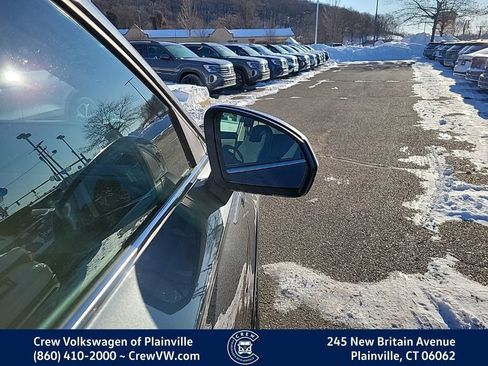 Certified 2022 Volkswagen Taos SE w/ Panoramic Sunroof Package image 34