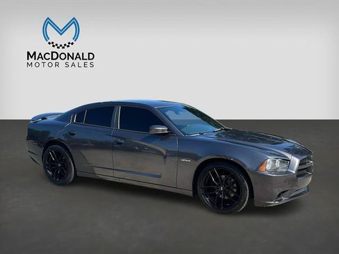 Used 2014 Dodge Charger SXT RWD image 2