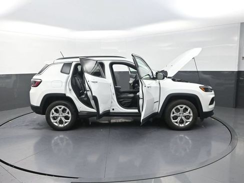 Used 2024 Jeep Compass Latitude AWD/4WD image 45