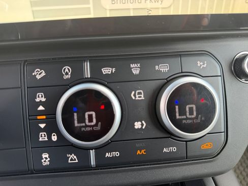 Used 2026 Land Rover Defender 110 S AWD/4WD image 18