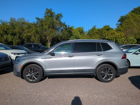 Certified 2023 Volkswagen Tiguan SE FWD image 2