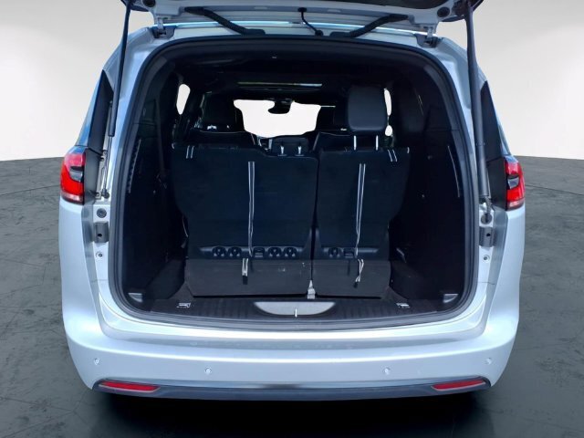 Used 2026 Chrysler Pacifica Limited w/ S Appearance Package FWD image 8