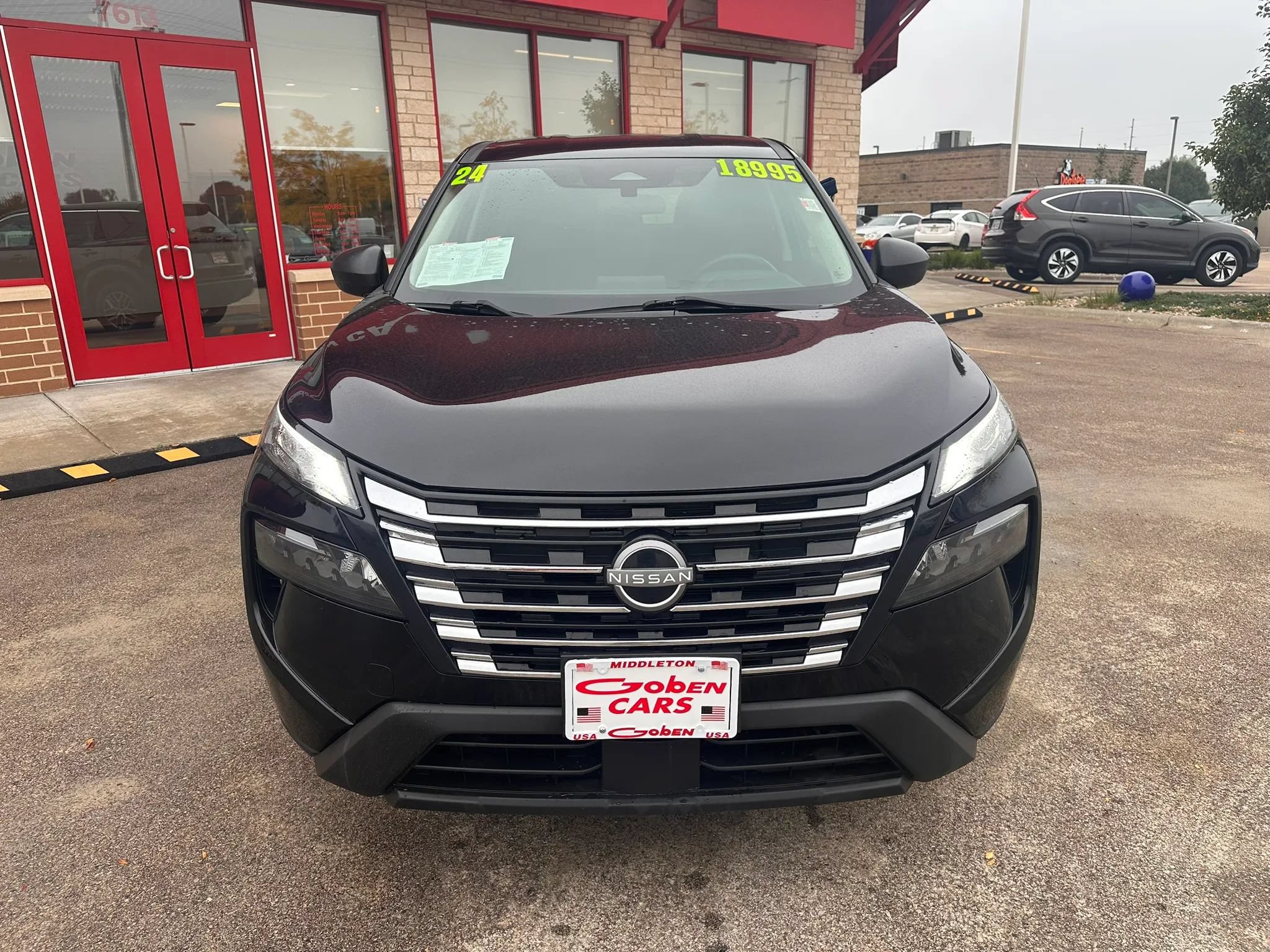 Used 2024 Nissan Rogue S AWD/4WD image 2