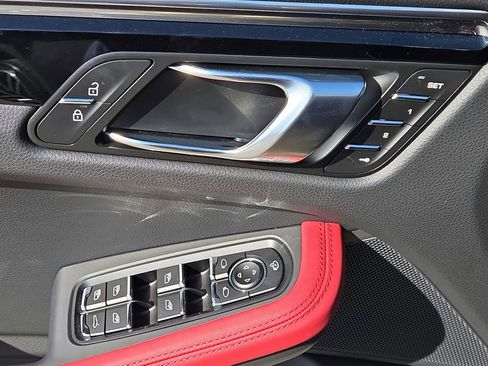 New 2026 Porsche Macan image 7