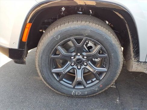 New 2026 Jeep Grand Wagoneer Limited w/ HD Trailer Tow Package image 21