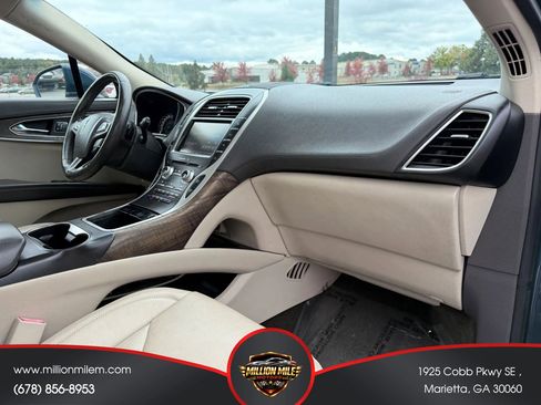 Used 2016 Lincoln MKX Reserve w/ Technology Package FWD image 18