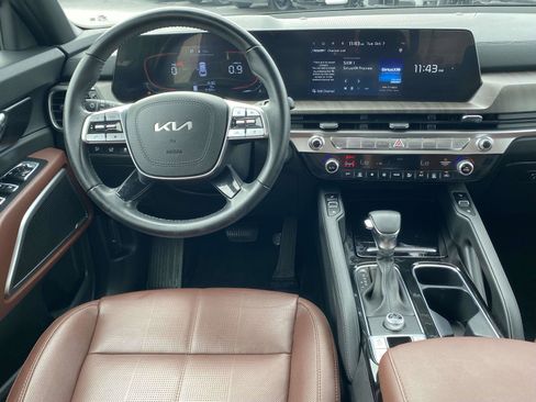 Used 2023 Kia Telluride EX w/ EX Captain's Chair Package image 11
