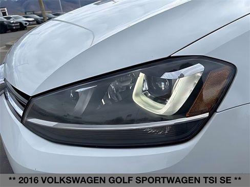 Used 2016 Volkswagen Golf SE w/ Lighting Package image 9