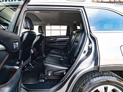 Used 2014 Toyota Highlander XLE image 31