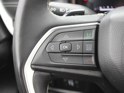 Used 2023 Jeep Grand Cherokee Altitude AWD/4WD image 14