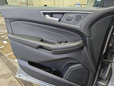 Used 2024 Ford Edge Titanium image 27