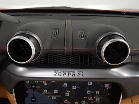 Used 2019 Ferrari Portofino RWD image 31