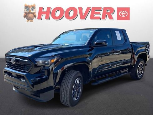 Used 2024 Toyota Tacoma TRD Sport w/ TRD Sport Upgrade Package image 6