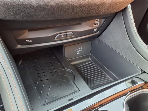 New 2026 Chrysler Pacifica Pinnacle image 8