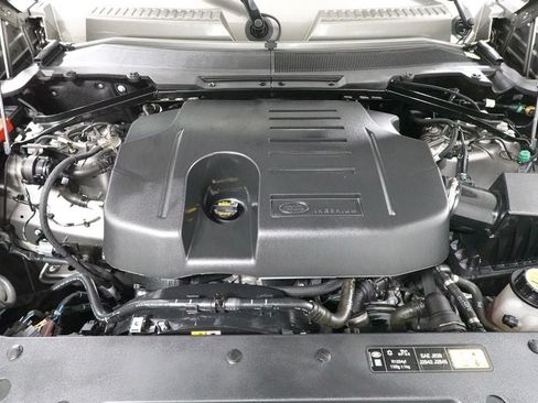 Used 2024 Land Rover Defender 130 X-Dynamic SE AWD/4WD image 35