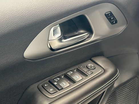 New 2027 Chrysler Pacifica Select AWD/4WD image 13