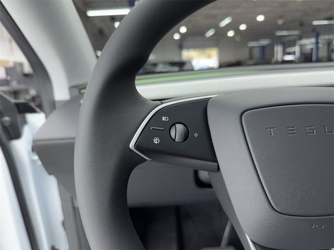 Used 2026 Tesla Model Y Long Range image 23