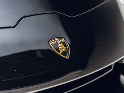 Used 2021 Lamborghini Huracan EVO RWD image 11