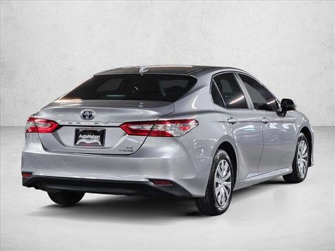 Used 2019 Toyota Camry LE image 5