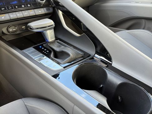 Used 2025 Hyundai Elantra SEL image 40