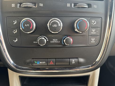 Used 2020 Dodge Grand Caravan SXT FWD image 17