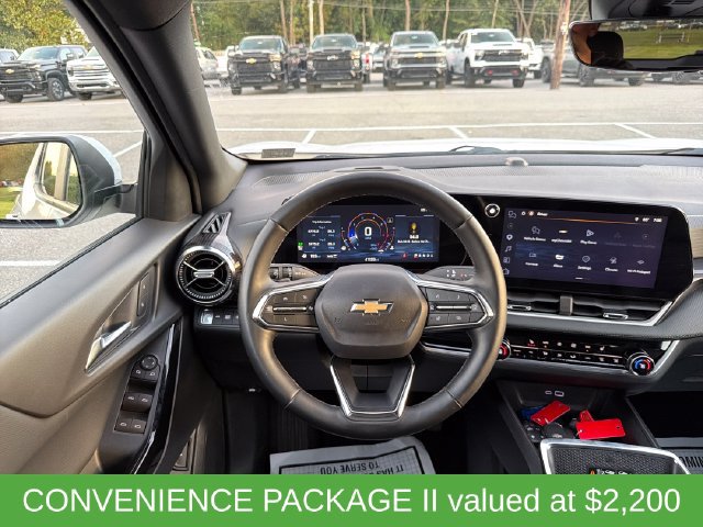 Used 2025 Chevrolet Equinox LT w/ Convenience Package II AWD/4WD image 2