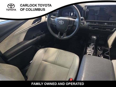Used 2025 Toyota Camry XLE FWD image 18