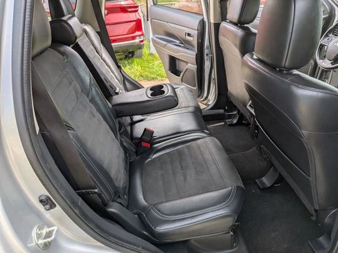 Used 2020 Mitsubishi Outlander SE FWD image 37