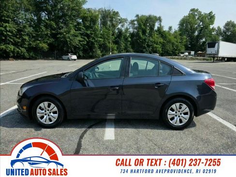Used 2015 Chevrolet Cruze LS FWD image 2