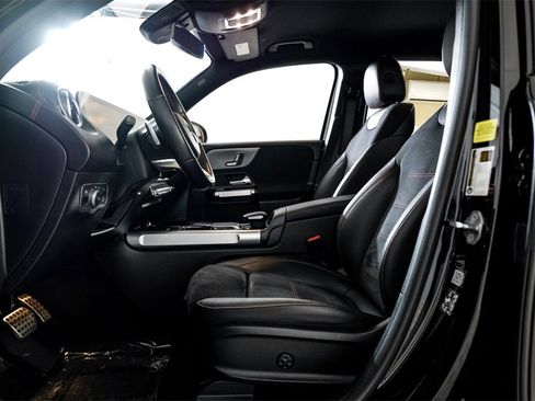 Used 2023 Mercedes-Benz EQB 300 4MATIC image 4