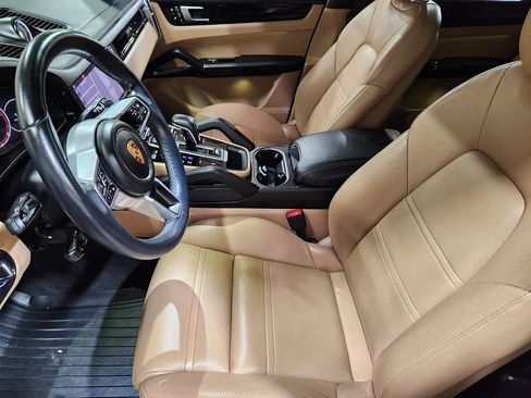 Used 2019 Porsche Cayenne image 29