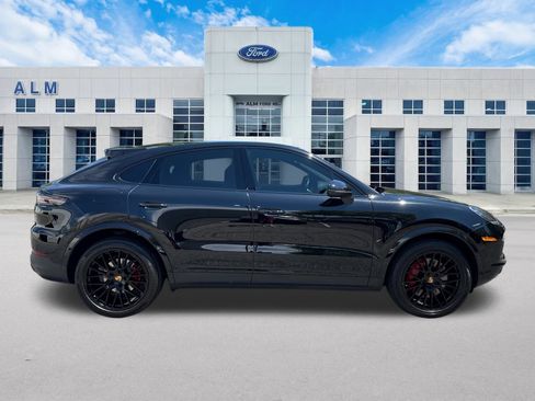 Used 2022 Porsche Cayenne S image 4