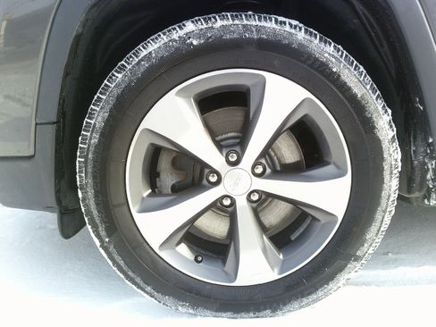 Used 2019 Jeep Cherokee Limited image 12