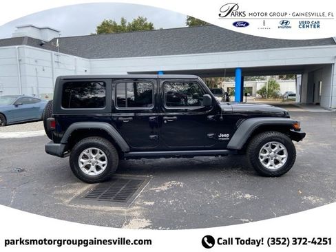 Used 2021 Jeep Wrangler Unlimited Islander image 3