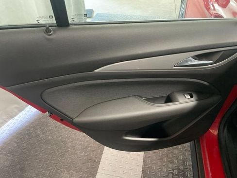 Used 2018 Buick Regal Preferred w/ Sights and Sounds Package AWD/4WD image 11
