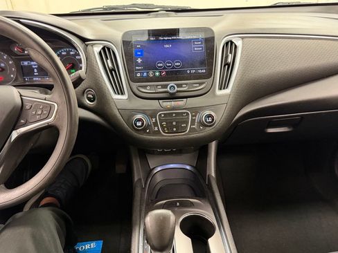 Used 2021 Chevrolet Malibu LT FWD image 23