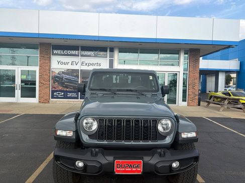 Used 2024 Jeep Gladiator Sport AWD/4WD image 6